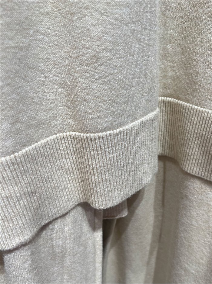 Conjunto jersey cuello pico y pantalón