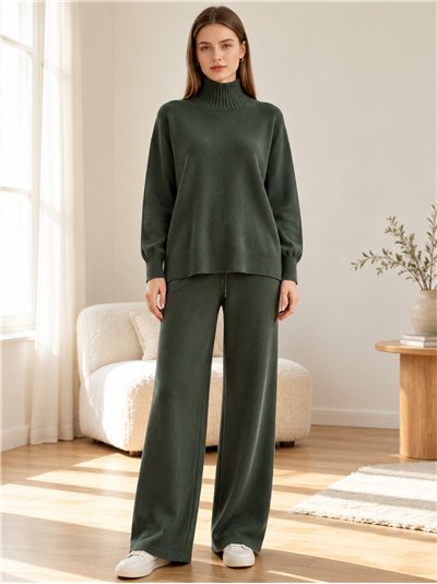 Conjunto jersey cuello alto bajo desflecado y pantalón