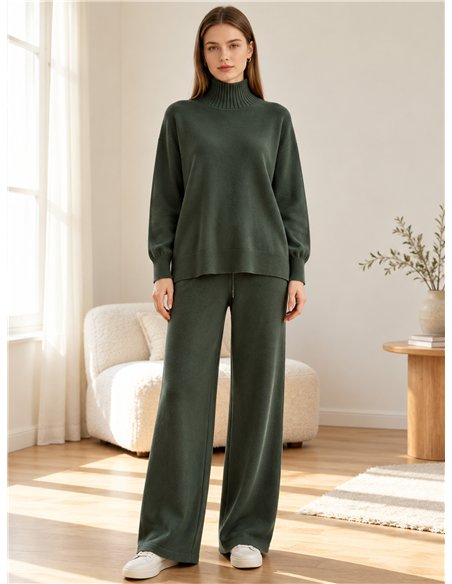 Conjunto jersey cuello alto bajo desflecado y pantalón