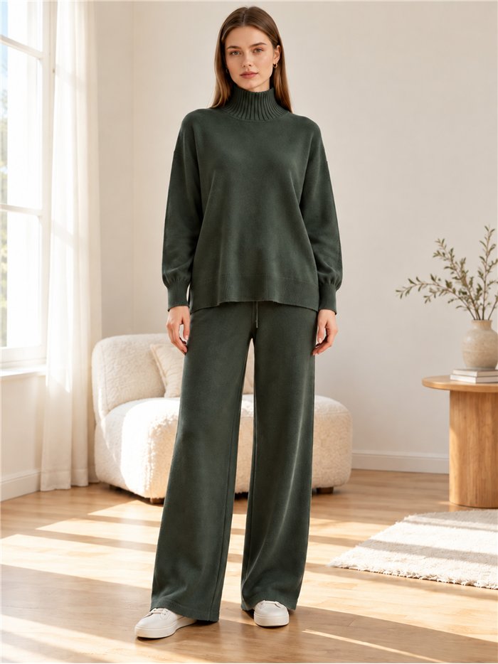 Conjunto jersey cuello alto bajo desflecado y pantalón