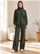 Conjunto jersey cuello alto bajo desflecado y pantalón