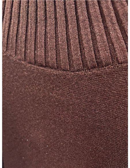 Conjunto jersey cuello alto bajo desflecado y pantalón