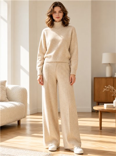 Conjunto jersey cuello alto y pantalón