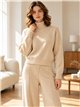 Conjunto jersey cuello alto y pantalón