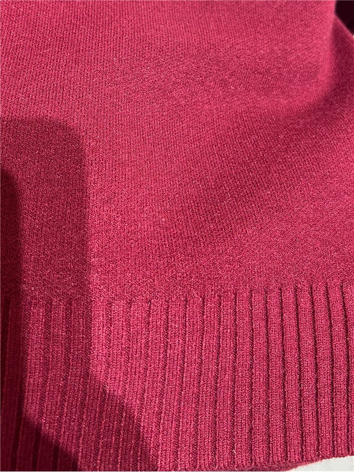 Conjunto jersey cuello alto y pantalón