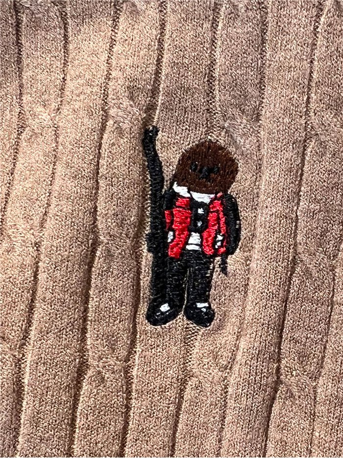 Cable knit sweater with mini embroidery