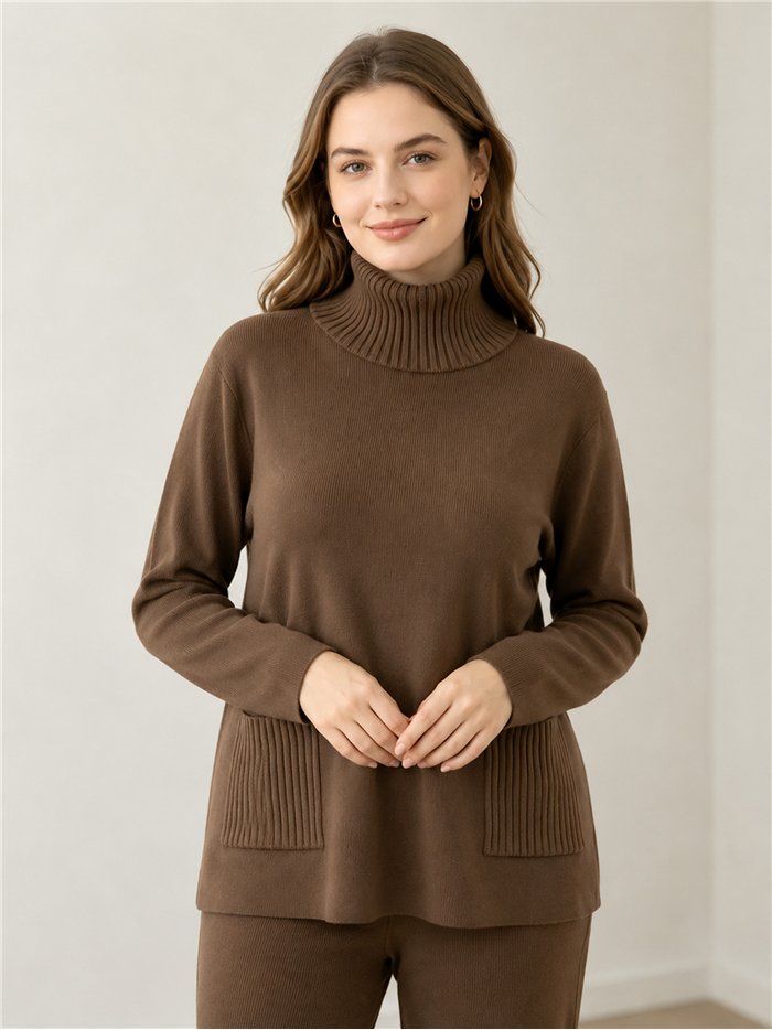 Conjunto jersey cuello alto con bolsillos y pantalón
