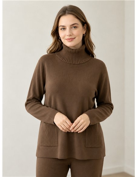 Conjunto jersey cuello alto con bolsillos y pantalón