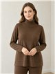 Conjunto jersey cuello alto con bolsillos y pantalón