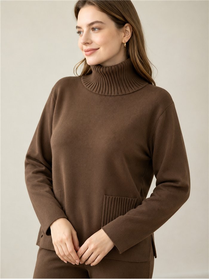 Conjunto jersey cuello alto con bolsillos y pantalón