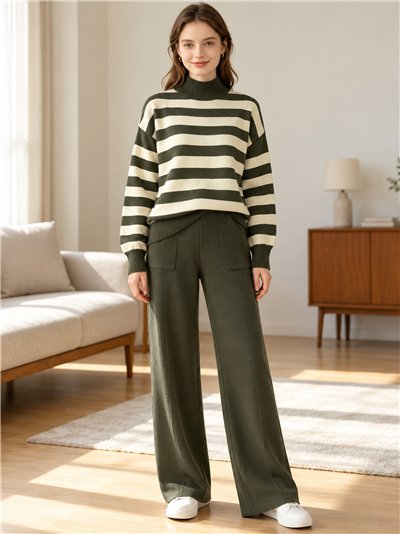 Conjunto jersey rayas cuello alto y pantalón