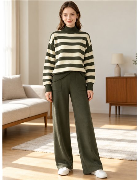 Conjunto jersey rayas cuello alto y pantalón
