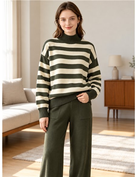 Conjunto jersey rayas cuello alto y pantalón