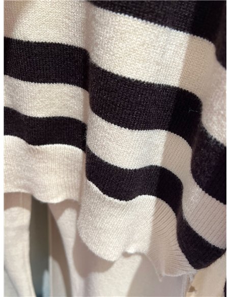 Conjunto jersey rayas cuello alto y pantalón