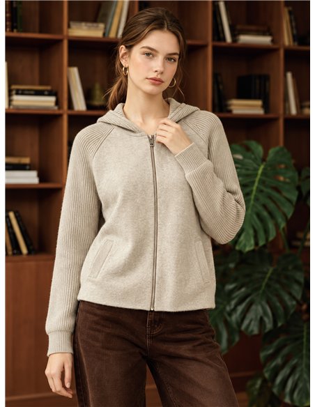 Giacca in maglia con cappuccio e cerniera