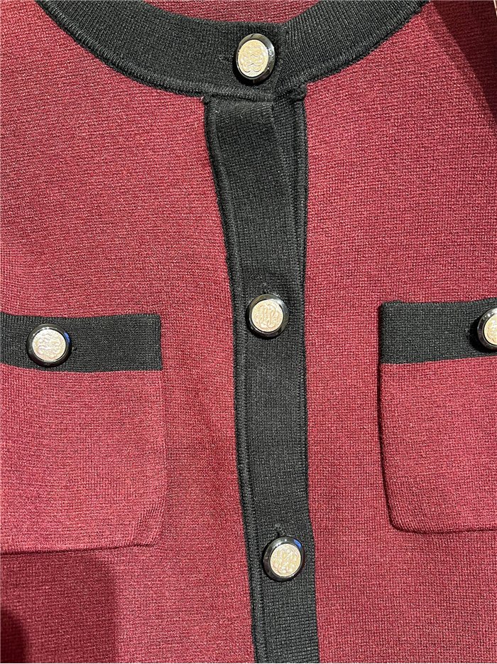 Conjunto de jaqueta e calça de malha bicolor