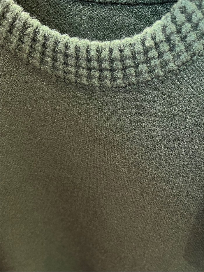 Pullover mit Taschen und Knopf