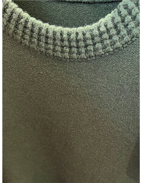 Pullover mit Taschen und Knopf