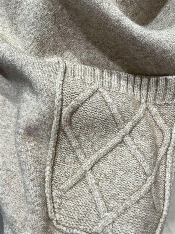 Pull oversize à motif losanges et col boutonné