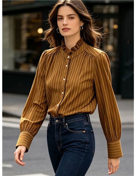 Blusa rayas con cuello volante