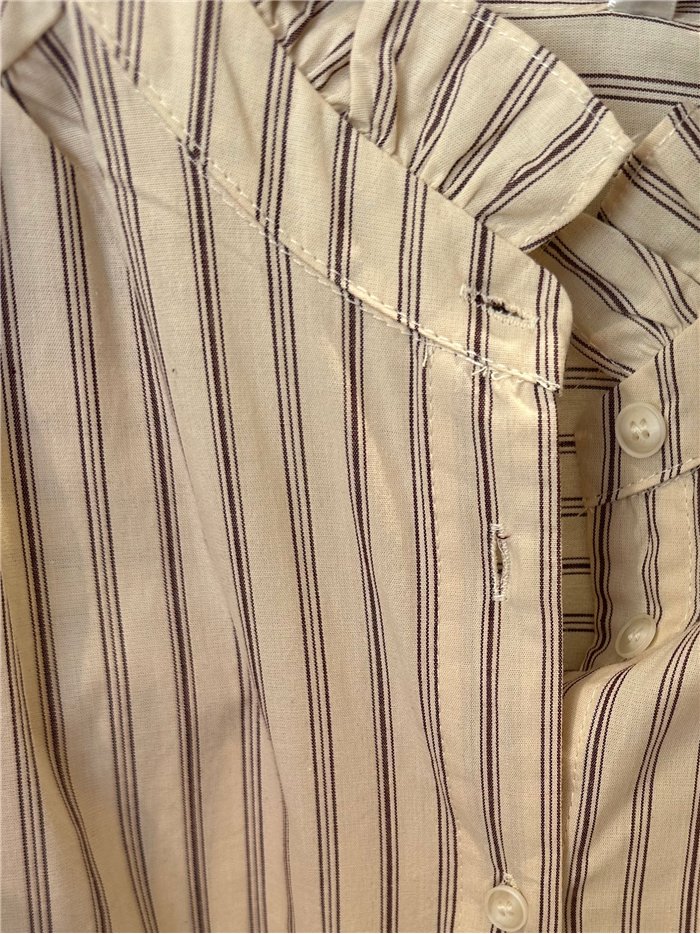 Blusa rayas con cuello volante