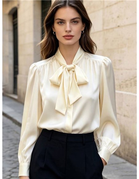Blusa satinada con lazada
