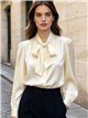 Blusa satinada con lazada