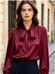 Blusa satinada con lazada