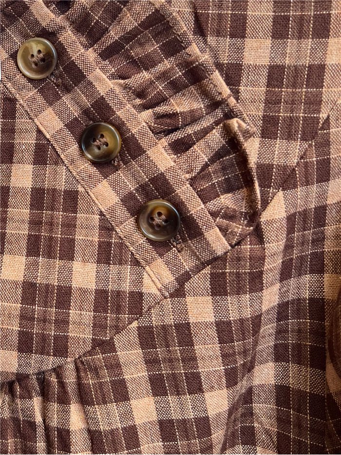 Blusa de cuadros con cuello volante