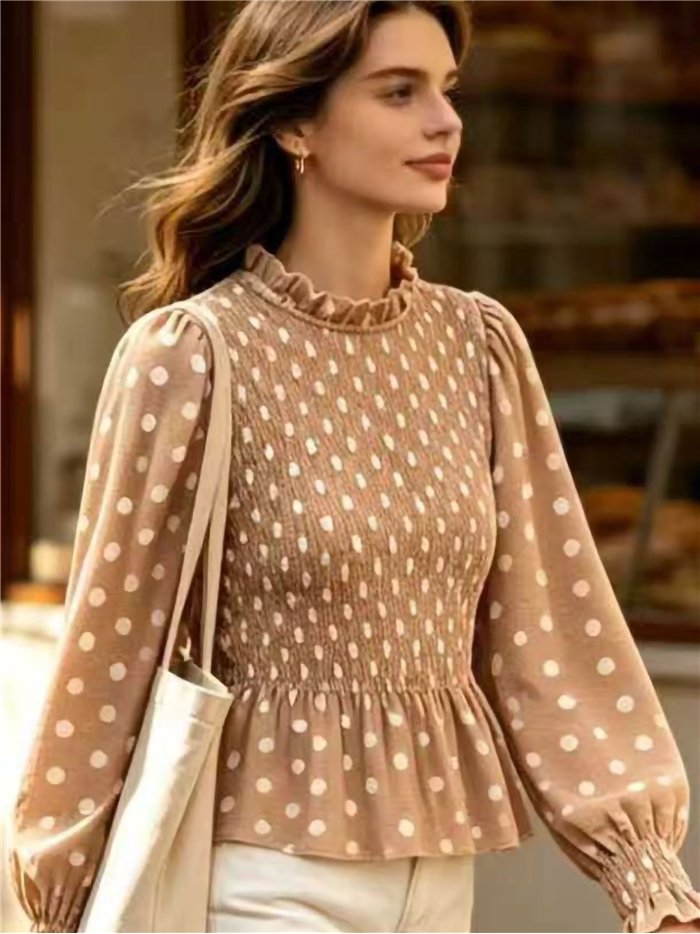 Blusa de lunares con nido de abeja