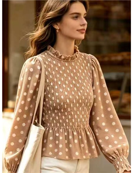 Blusa de lunares con nido de abeja