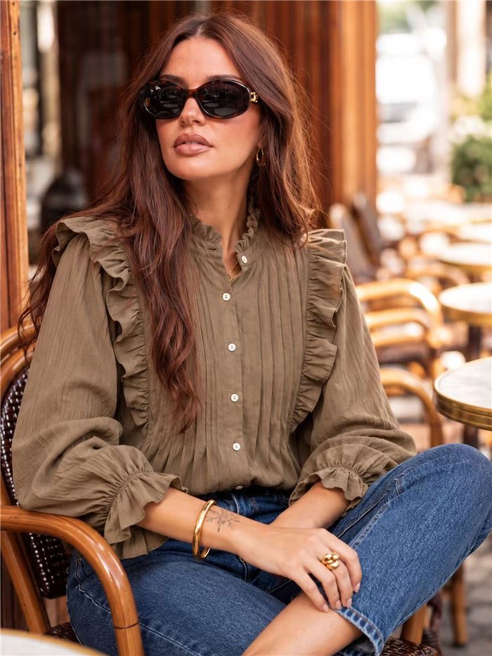 Blusa con volantes y pliegues