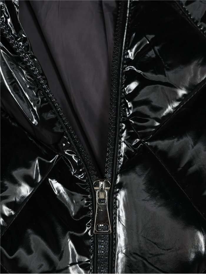Anorak acharolada capucha water repellent
