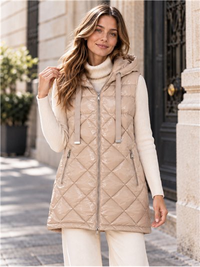 Chaleco largo acharolado capucha water repellent