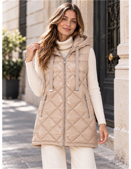 Chaleco largo acharolado capucha water repellent