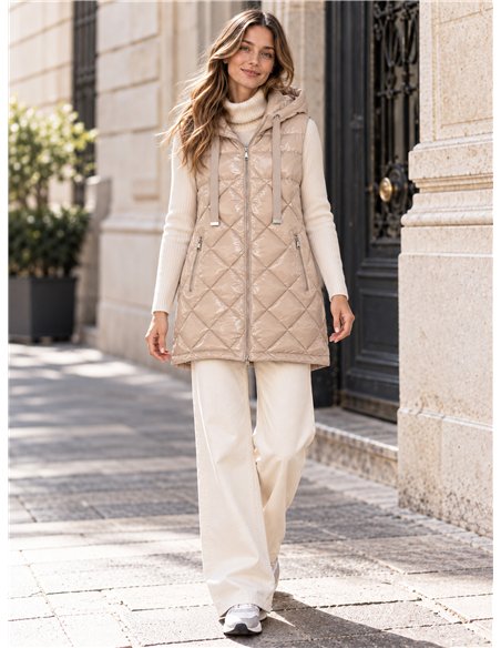 Chaleco largo acharolado capucha water repellent