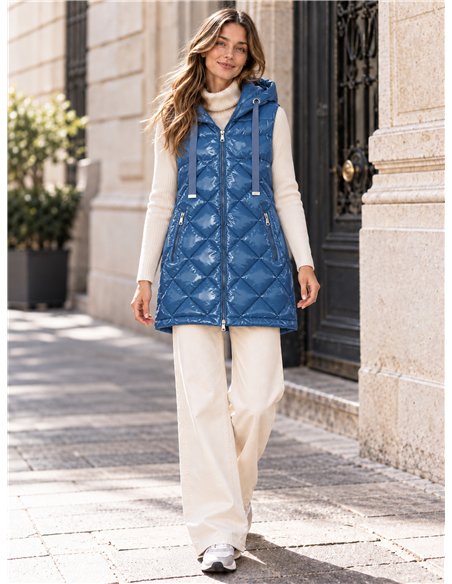 Chaleco largo acharolado capucha water repellent
