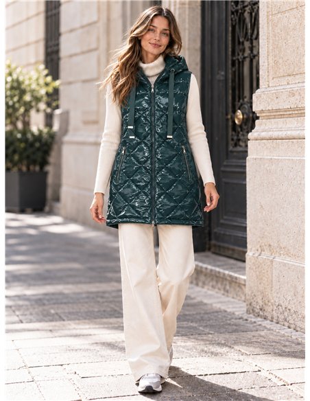 Chaleco largo acharolado capucha water repellent