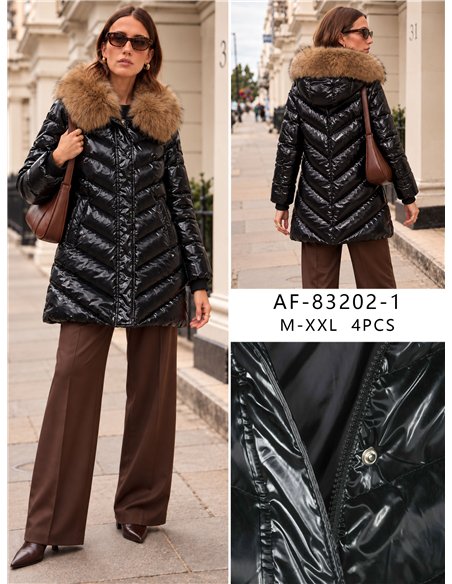 Anorak amplio acharolado water repellent cuello pelo