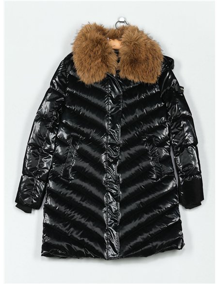 Anorak amplio acharolado water repellent cuello pelo