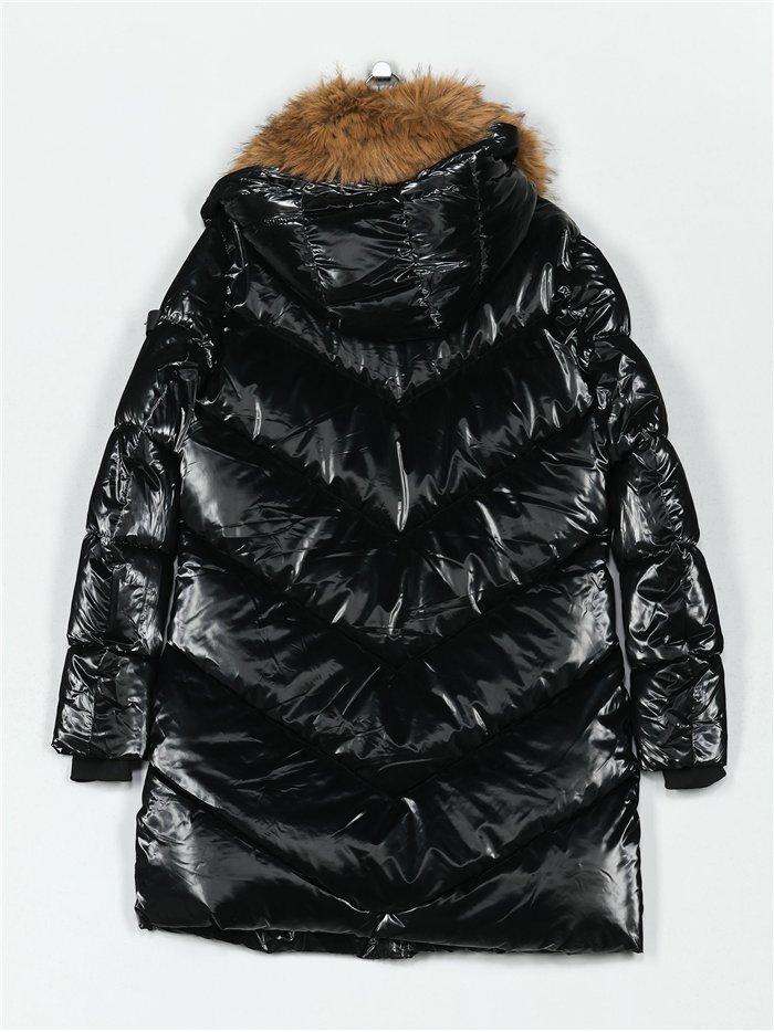 Anorak amplio acharolado water repellent cuello pelo