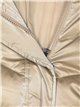 Anorak amplio acharolado water repellent cuello pelo