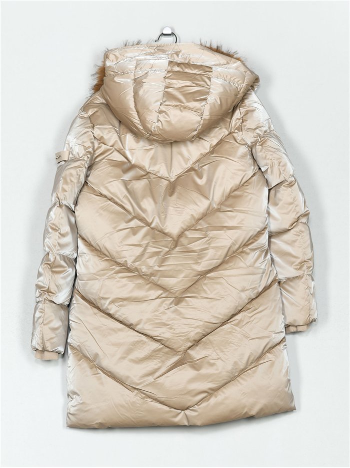 Anorak amplio acharolado water repellent cuello pelo