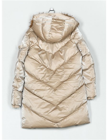 Anorak amplio acharolado water repellent cuello pelo
