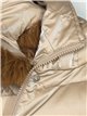 Anorak amplio acharolado water repellent cuello pelo