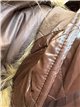 Anorak amplio acharolado water repellent cuello pelo