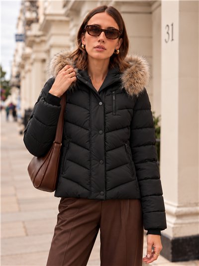 Anorak corto capucha con pelo