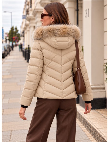 Anorak corto capucha con pelo