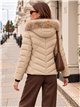 Anorak corto capucha con pelo