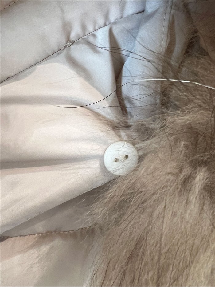 Anorak corto capucha con pelo